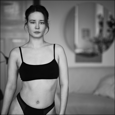 » #2/9 « / Uliana / Blog post by <a href="https://kaimueller.strkng.com/en/">Photographer Kai Mueller</a> / 2022-09-15 22:25 / Portrait