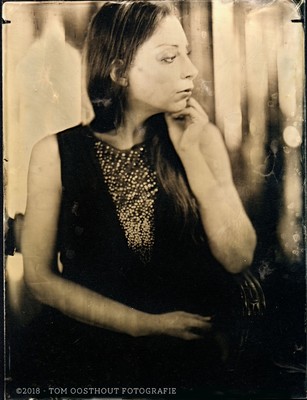» #3/9 « / Wet plate collodion photo on glass / Blog post by <a href="https://strkng.com/en/model/lysann/">Model Lysann</a> / 2018-04-03 13:02 / Portrait