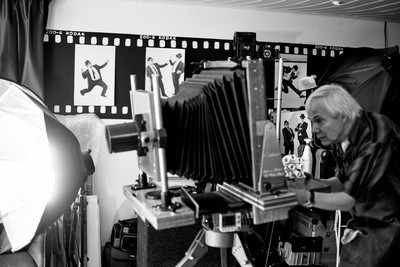 » #5/9 « / Wet plate collodion photo on glass / Blog post by <a href="https://strkng.com/en/model/lysann/">Model Lysann</a> / 2018-04-03 13:02 / Menschen