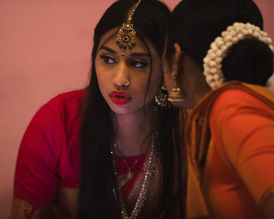 Absprache / Hochzeit / hochzeit,brautjungfern,trauzeugen,flüstern,girls