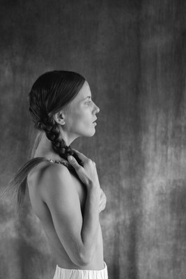 » #6/7 « / Pigtailed beauty / Blog post by <a href="https://strkng.com/en/photographer/frankpfeifferphoto/">Photographer FrankPfeifferPhoto</a> / 2024-08-04 00:35 / Fine Art / baw,fineart