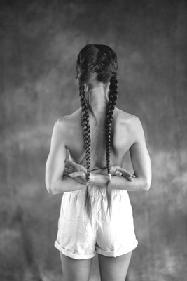 » #7/7 « / Pigtailed beauty / Blog post by <a href="https://strkng.com/en/photographer/frankpfeifferphoto/">Photographer FrankPfeifferPhoto</a> / 2024-08-04 00:35 / Fine Art / baw,fineart,girl